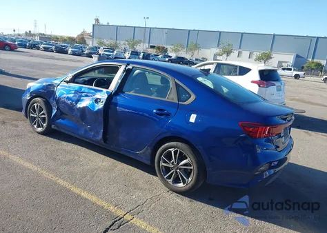 2022 Kia Forte Lxs z USA, uszkodzony, nr VIN 3KPF24AD9NE464903